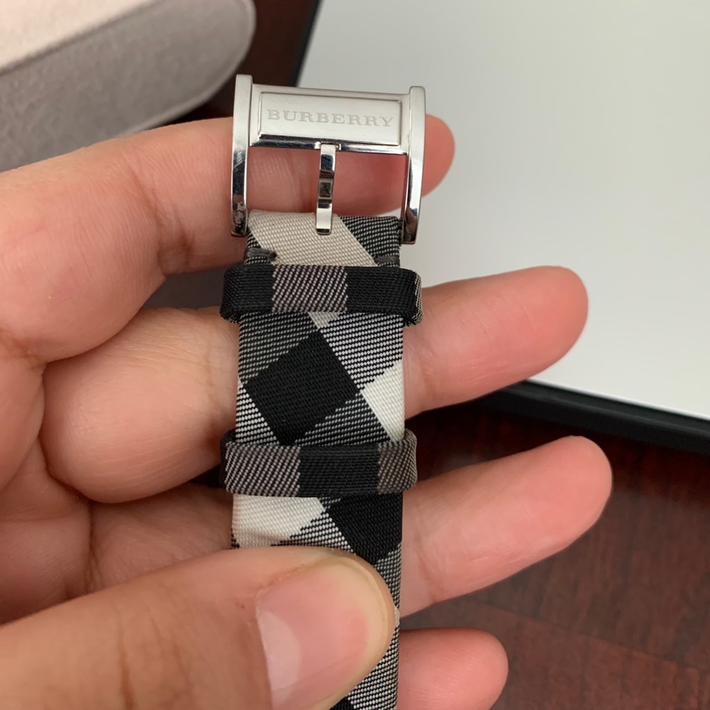 Burberry Watch🌟🌟SOLD🌟🌟 - Picture 6 of 7